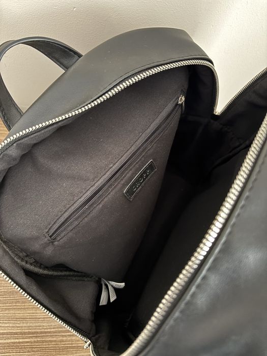 Черна кожена раница Cropp