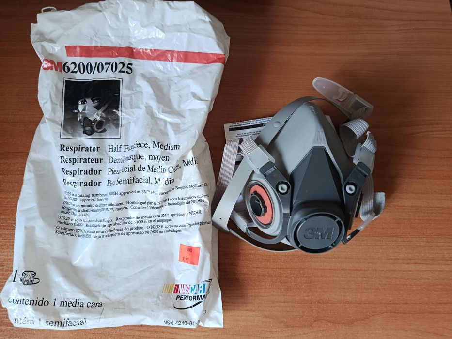 Продам полумаску