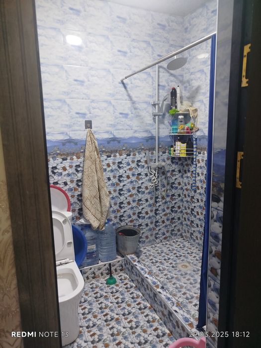 Ката квадратли Уй сотилади