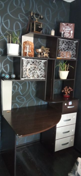 Компьютерный стол продам