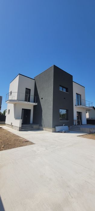 Vand casà P+1" la cheie" 188000€ la doar 800m de Pitesti, Màràcineni