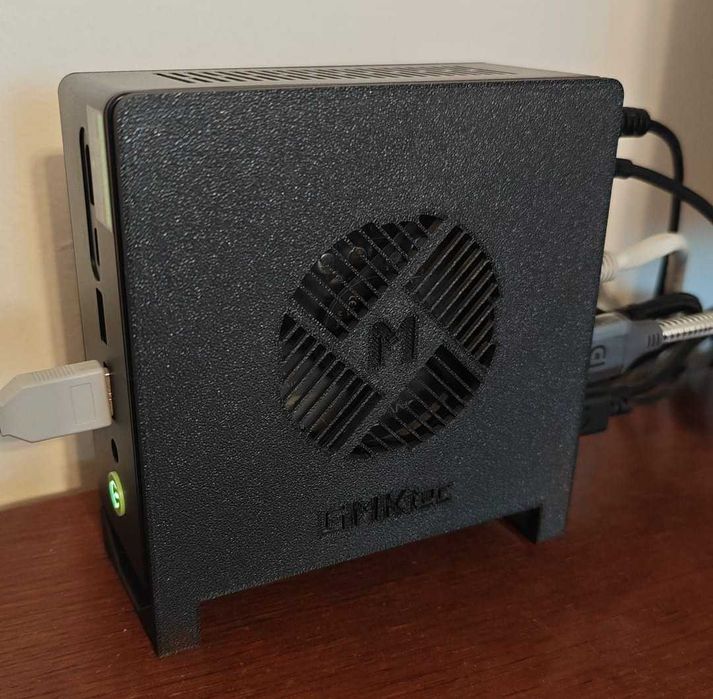 Mini PC GMKtec K8 Plus Ryzen 7-8845HS Barebone fara RAM SSD