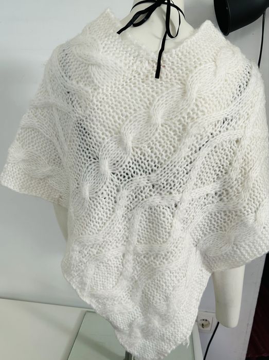 Poncho alb de dama