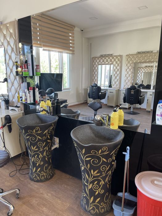 Salon uchun Kreslo Mebelniy oynasi bilan