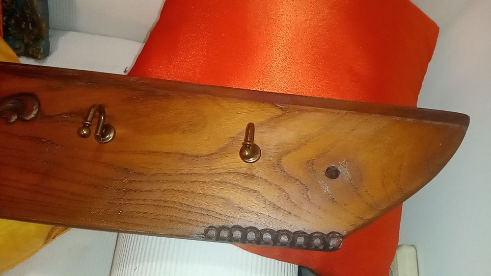 старинна  закачалка с автентична българска дърворезба