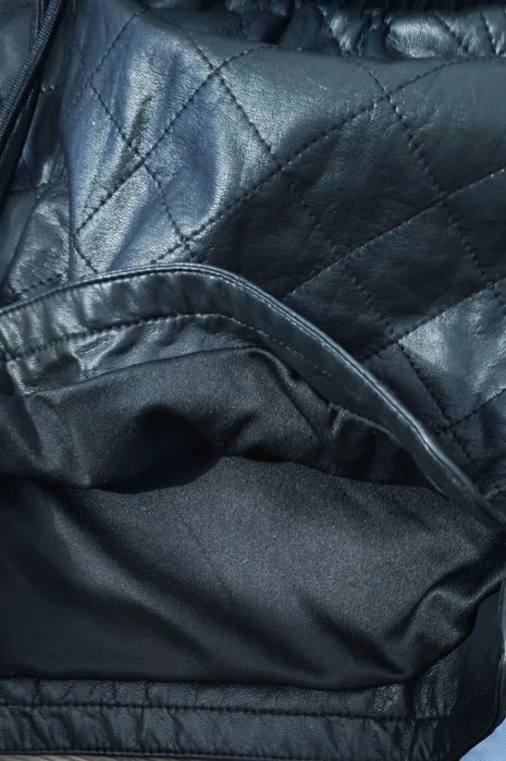 Vând Cămașă Drykorn plus pantaloni scurți căptușiți.