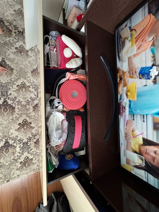 Продам шкаф тумбу под телевизор