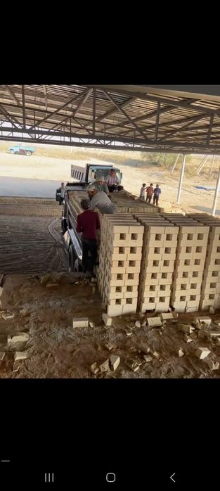 Teshik va butun gisht bor