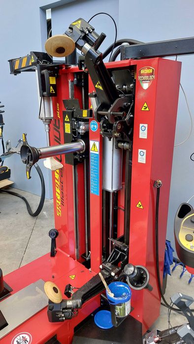 CORGHI - Artiglio MasterCode - роботизирана монтаж/демонтаж машинa