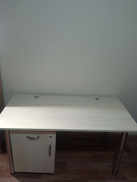 Большой компьютерный стол