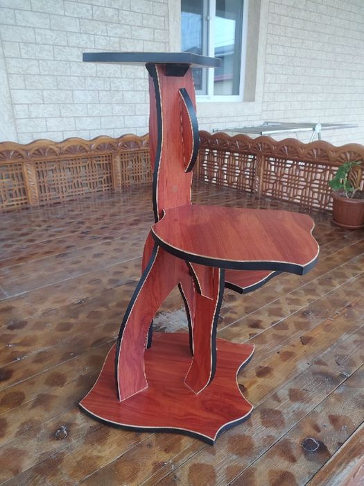 Подставка для цветов. Высота 1 метр, на 3 горшка. Б/у, как новая.
- По