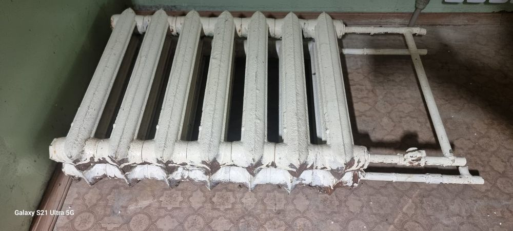 Батареи чугунные почти новые