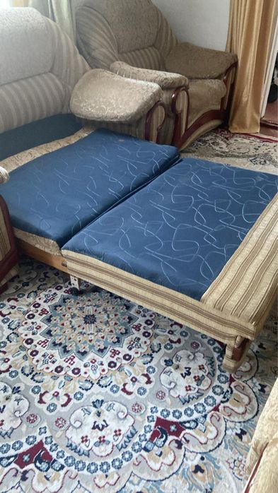 Срочно!!!Продам диван, софу и два кресло.