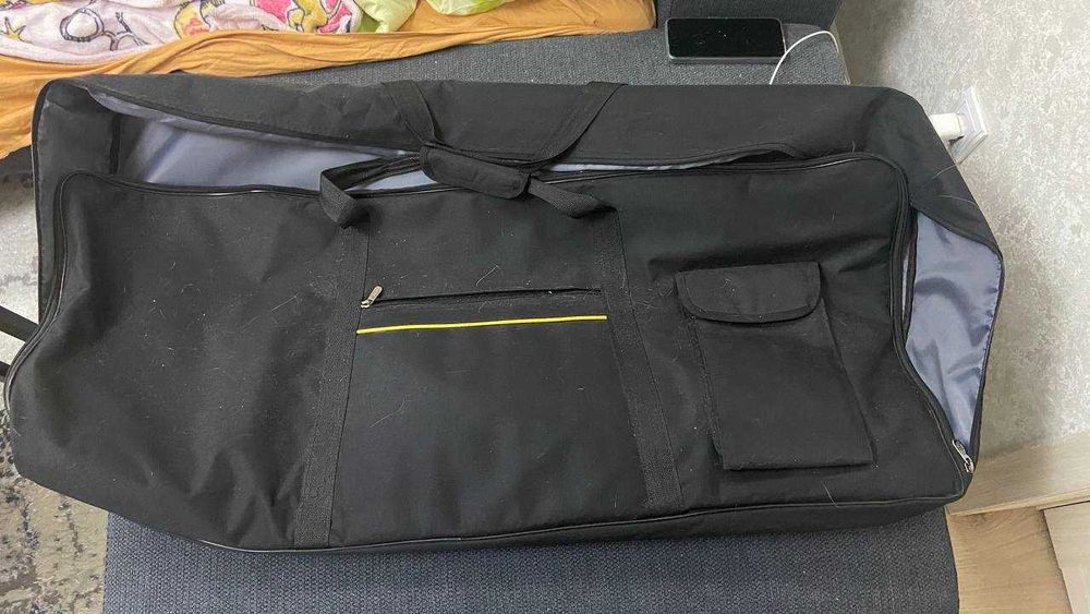 Синтезатор Yamaha PSR-670 с подствкой для нот в комплекте