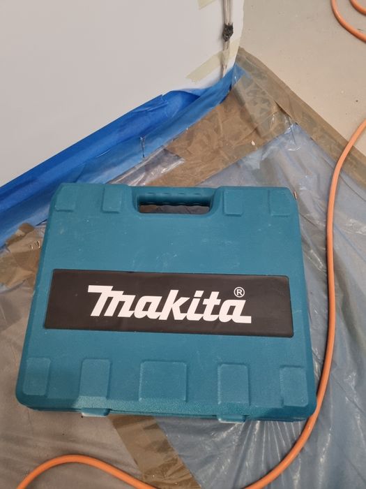 Filetantă Makita și rigolă cu scurgere verticală