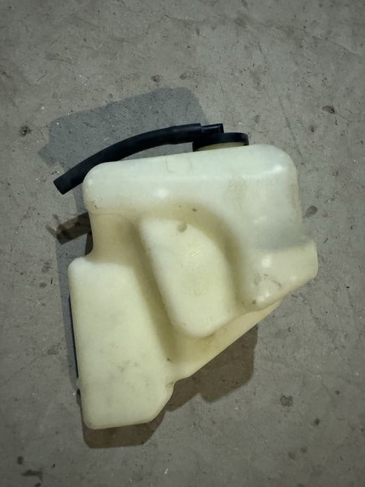 Бачек омывателя камри 40