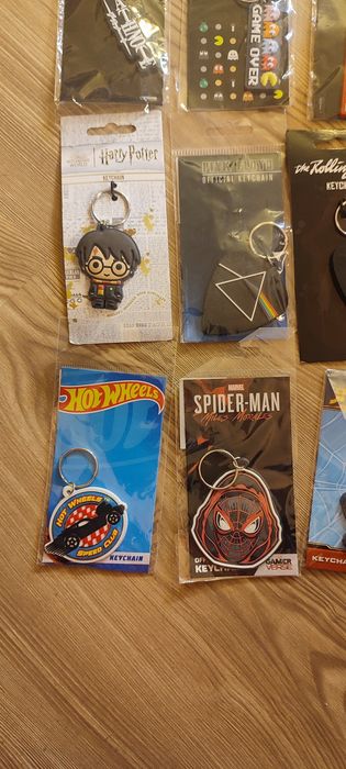 Brelocuri diverse noi: Marvel, Harry Potter, Pink Floyd, Rolling Stone