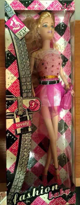 Продавам играчки за момиче