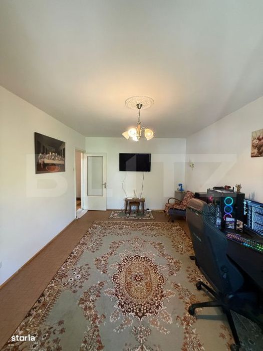 Apartament 3 camere, decomandat, etaj 2/4, 64.70 mp, zona Piata Centra