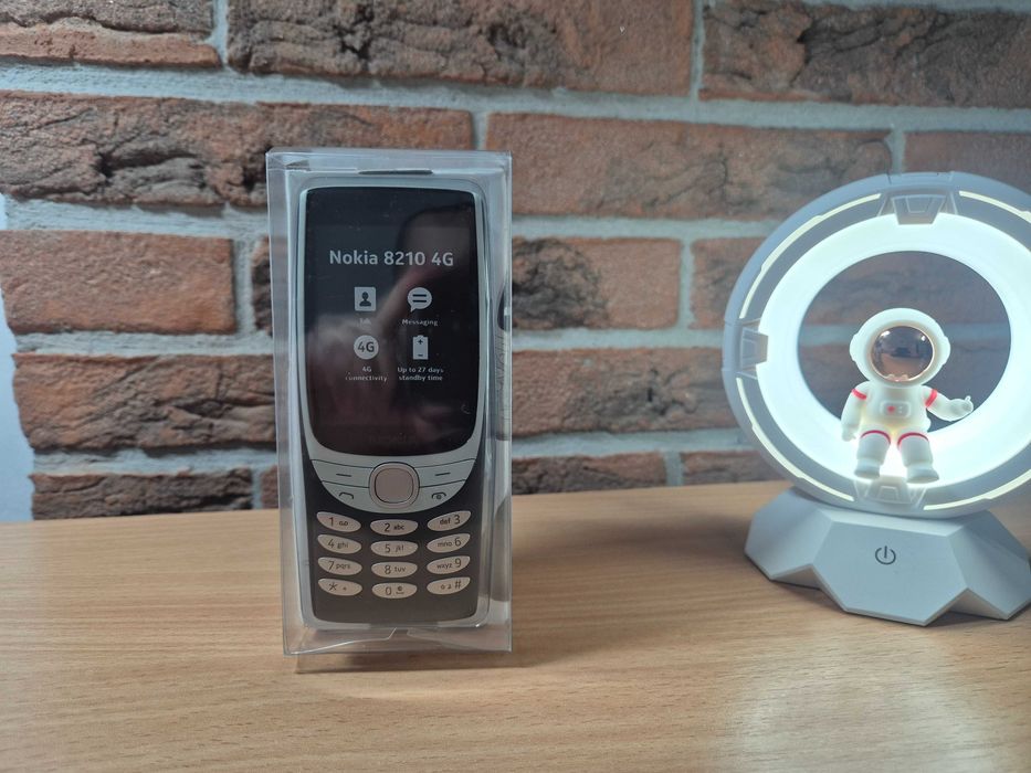 Nokia 8210 4G - scos din cutie, nou!