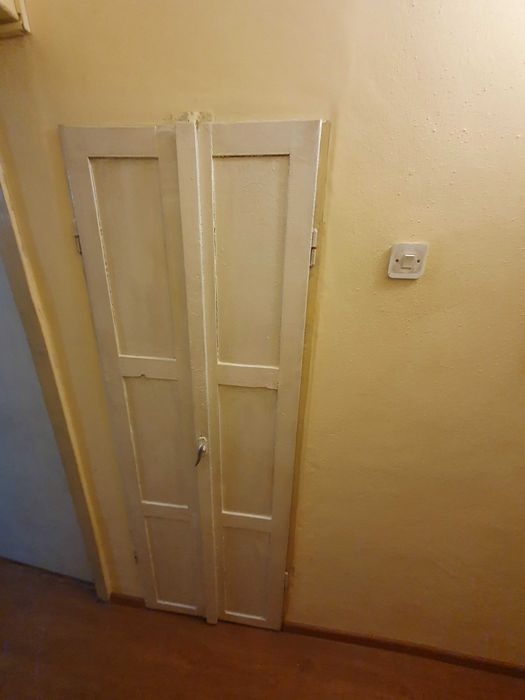 Vând apartament decomandat, 2 camere, situat pe Bulevardul Republicii nr. 1, Zona Nord, chiar lângă Spitalul Județean