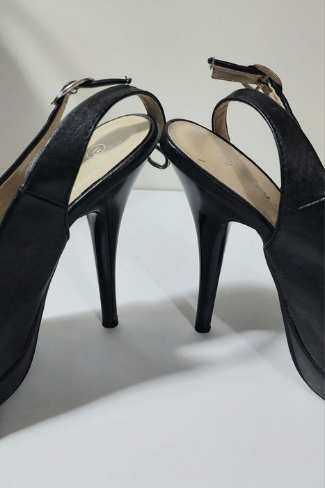 Sandale noi elegante marimea 35