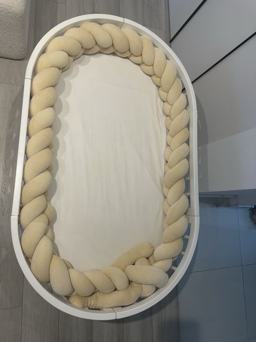 Pat oval, rotund  bebelus