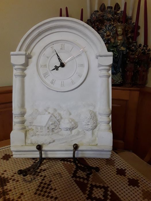 Ceas deosebit reprezentand un peisaj