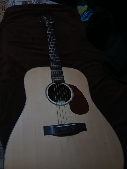 Продам акустическую гитару Aria