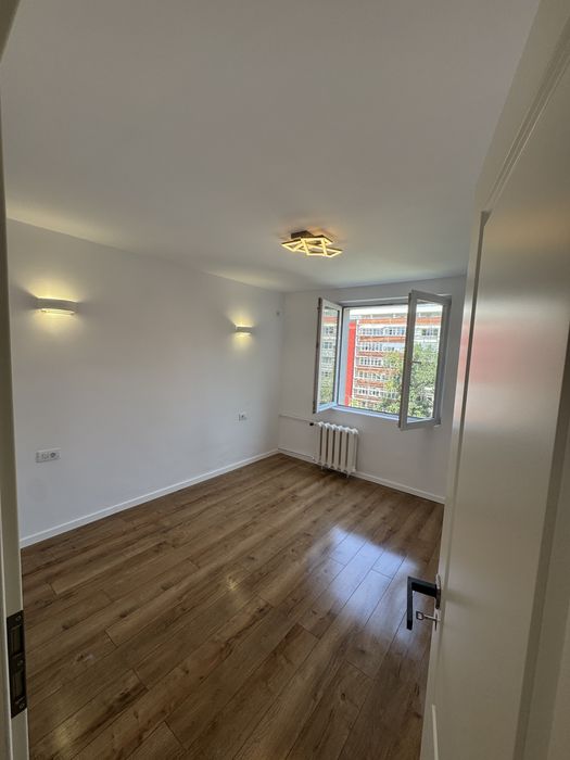 Vand Apartament 3 camere Stefan cel Mare stradal