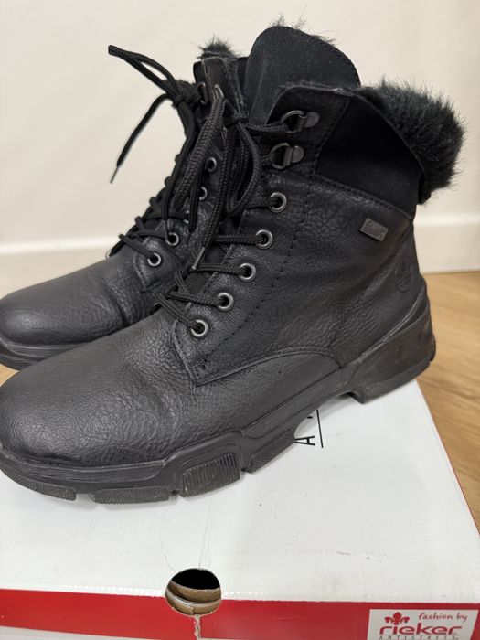 Зимные женские ботинки теплве очень хорошем состоянии размер 39,
