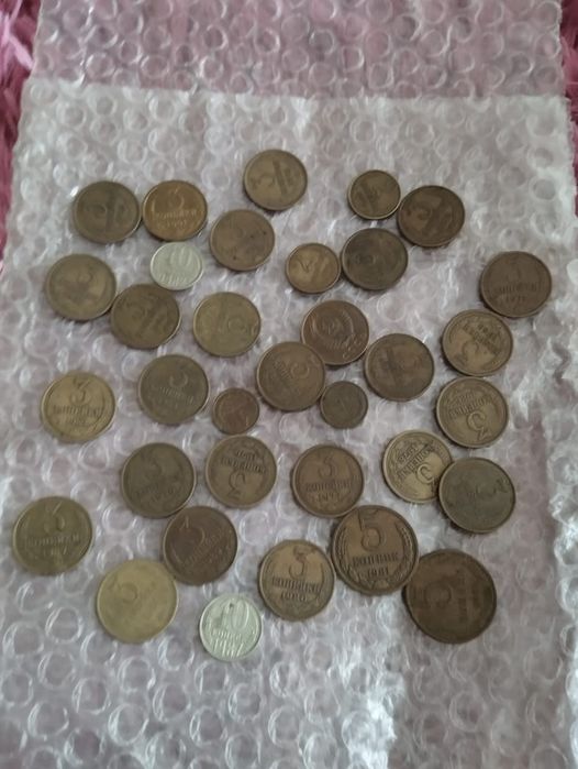 Продам монеты и бумажные купюры.