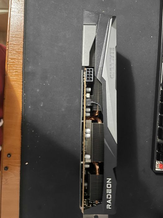 placa video gigabyte  rx7600 8gb