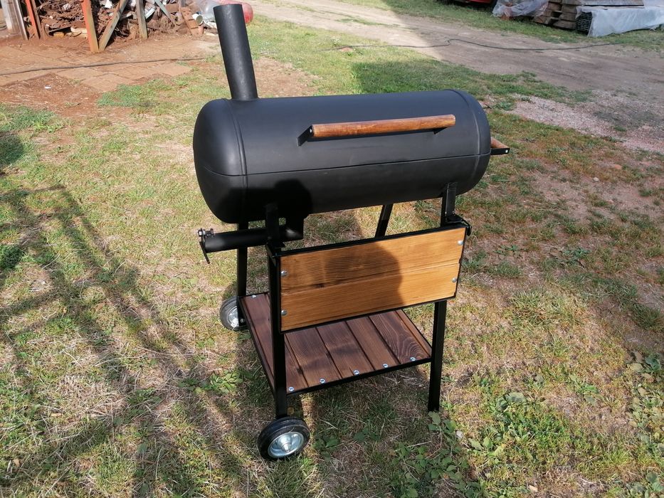 Барбекюта, сачове и скари.