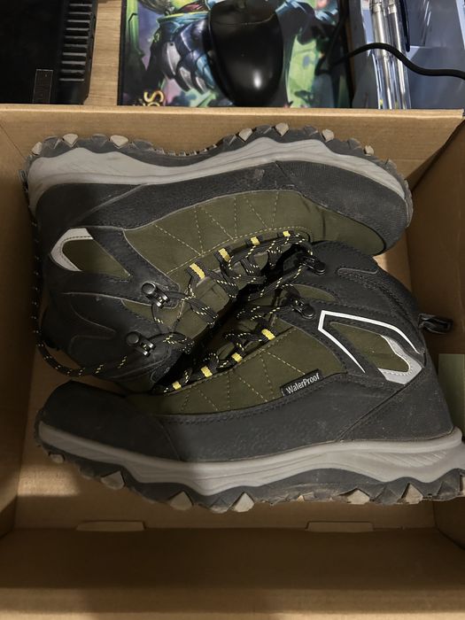 Продам детскую обувь