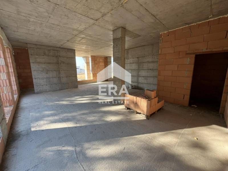 Ексклузивен партерен магазин за продажба, в новострояща се сграда, жк