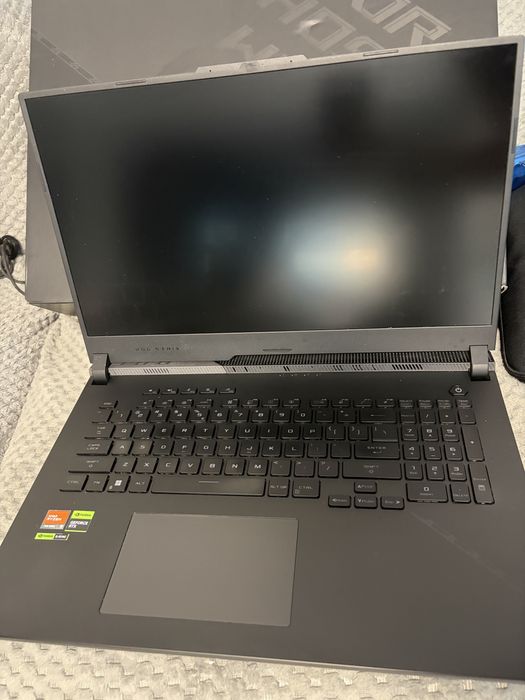 Vând ASUS ROG Strix SCAR 17” – Performanță Extremă