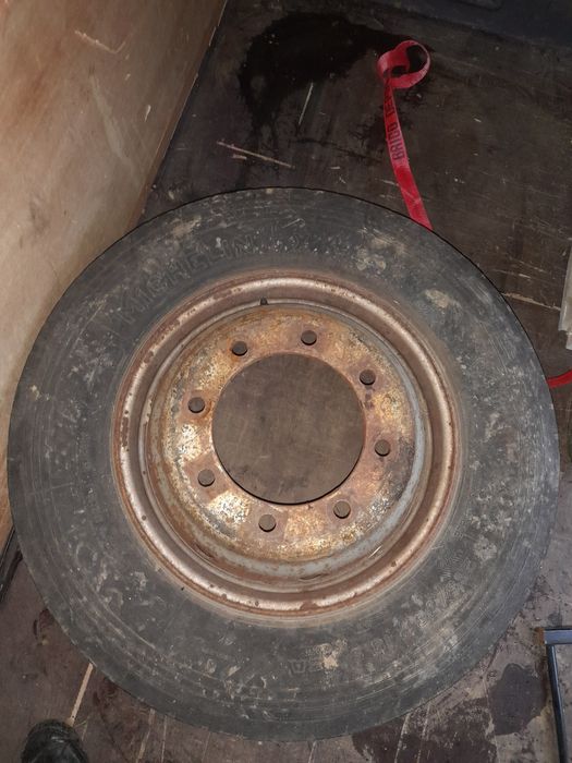 Roata 8 prezoane Michelin  265/70 R 19,5