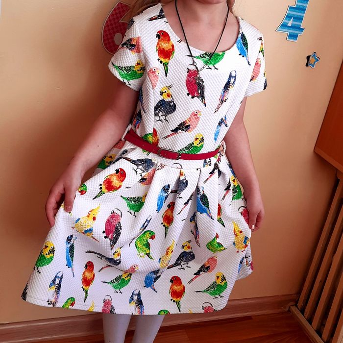 Платья праздничные