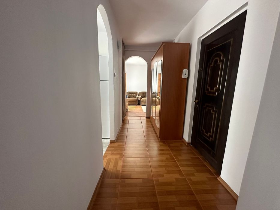 Inchiriez apt 2 cam decomandat