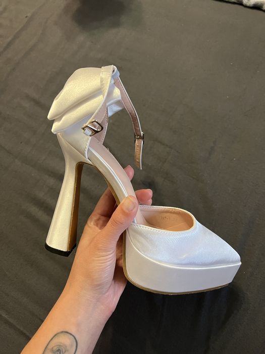 Бални обувки на висок ток и с платформа