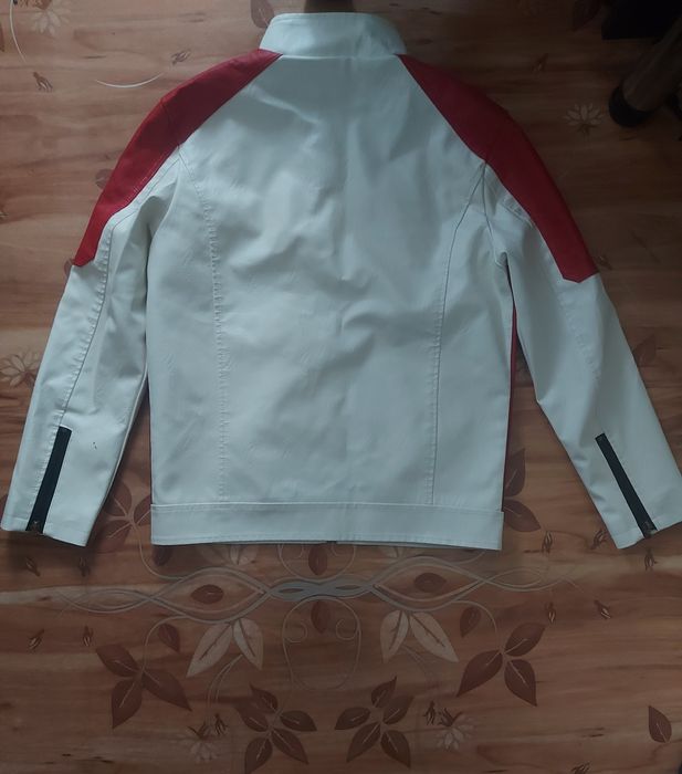 кожанка бело-красная