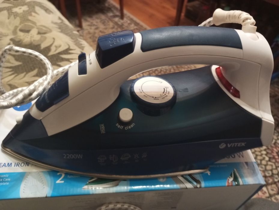 Утюг Vitek.      .