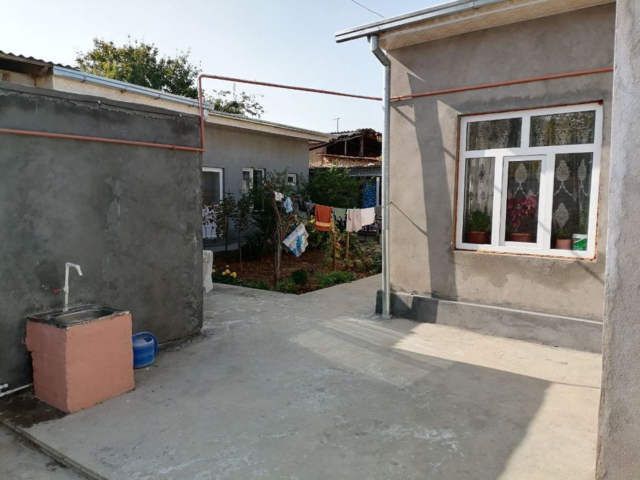 Chirchiq Azotchikda 12 xonali hovli sotiladi