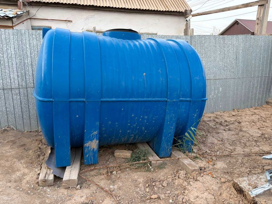 продаю пластиковую бочку 5 кубов