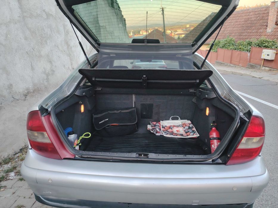 Vând Citroen C5/ 2004, HDI 1996. Mașina funcționează foarte bine, spațioasă, consum mic.