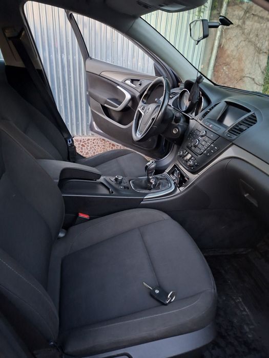 Vand sau schimb opel insignia 2009