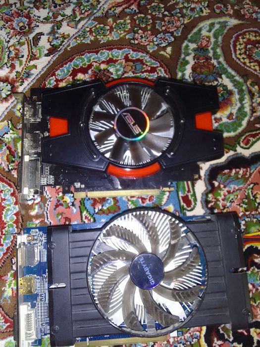 2 платы и видеокарты