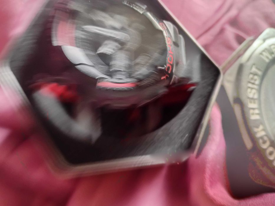 Продавам часовник casio GA-110HR