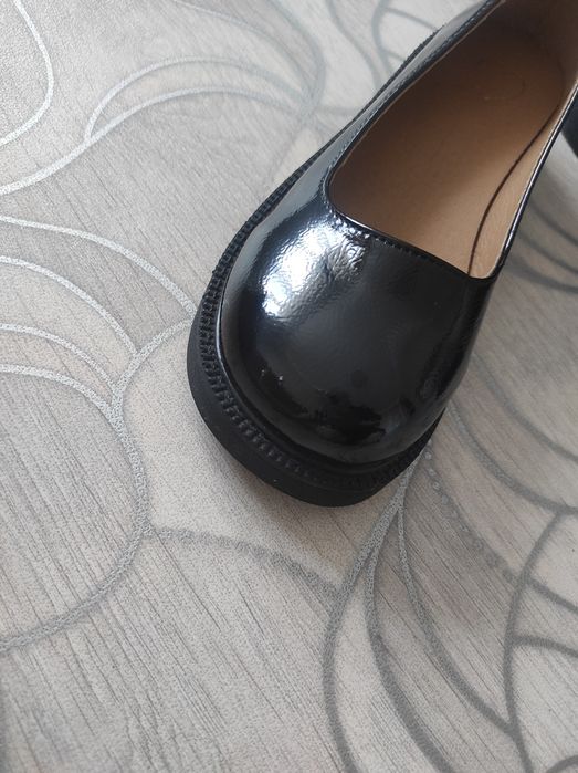 Продам новую обувь